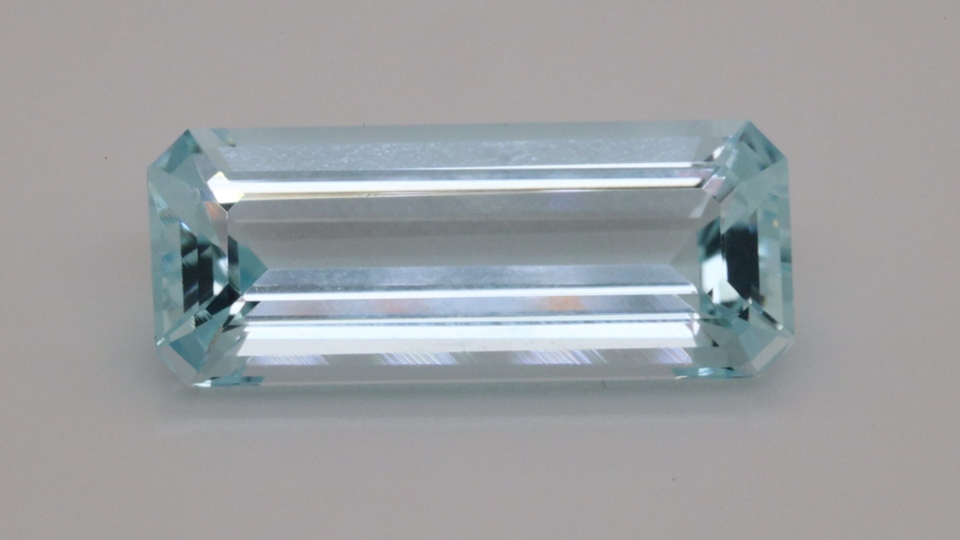 10.86 Carats Blue Aquamarine(AQ1508)