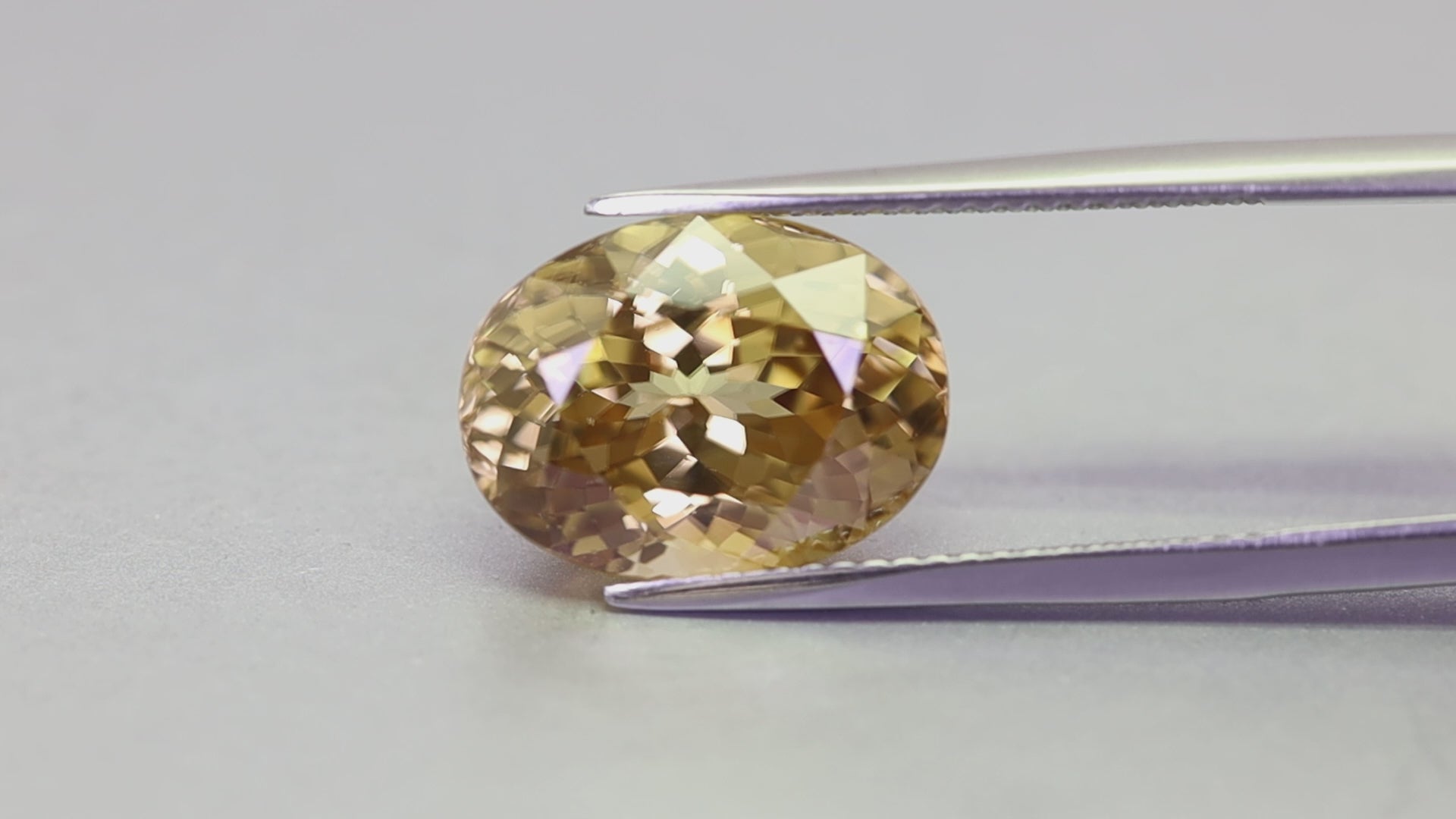 9.55 CARATS RICH GOLDEN YELLOW ZIRCON - ZN002