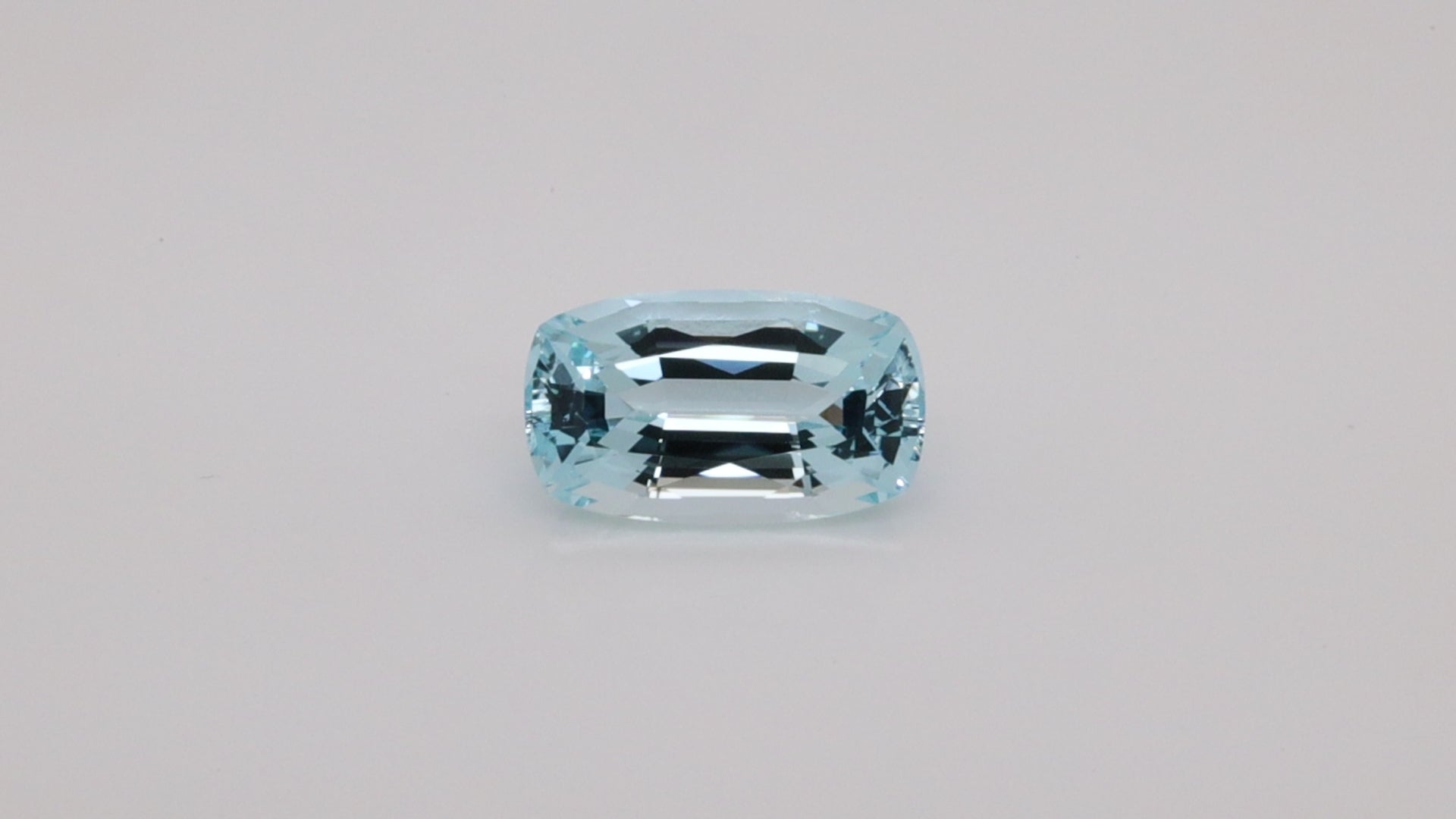 6.71 Carats Medium Blue Color Aquamarine (AQ1346)