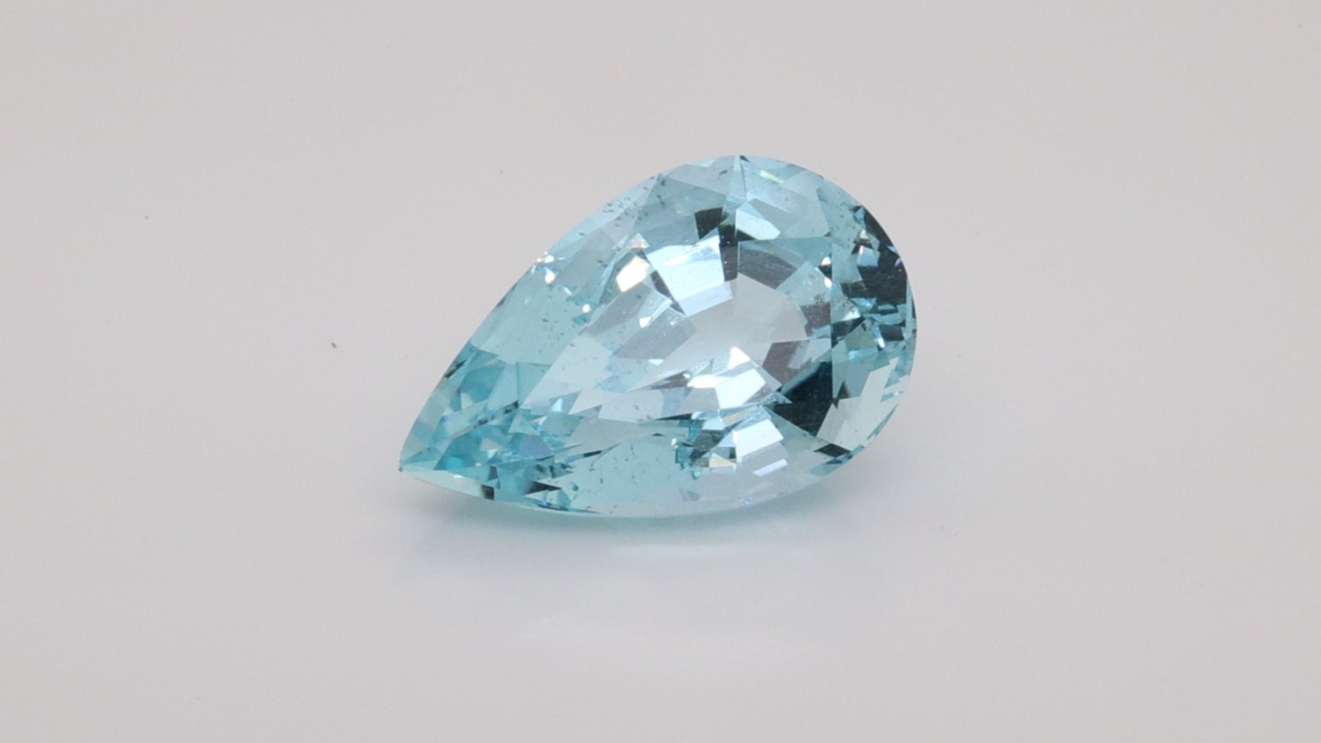 21.00 Carats Medium Blue Color Aquamarine (AQ006)