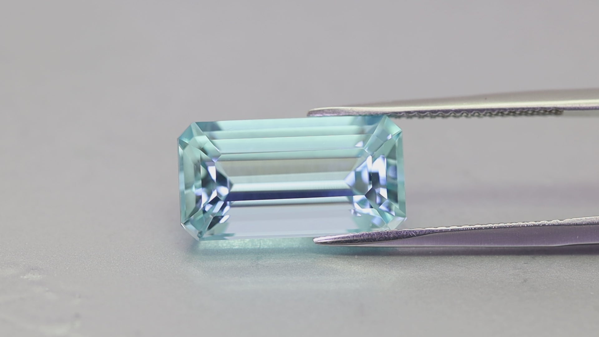 7.83 Carats Ice Blue Aquamarine (AQ2015)