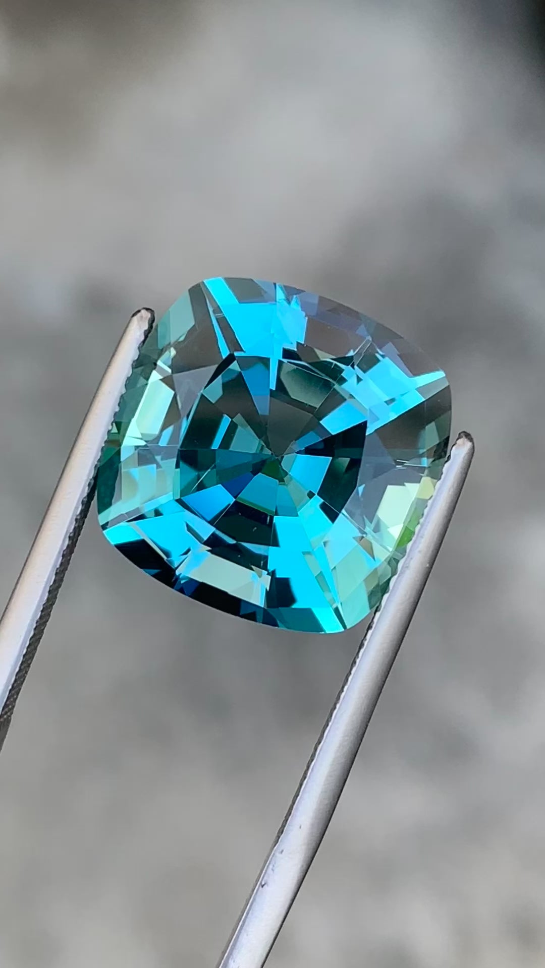 12.22 CARAT SANTA MARIA BLUE  AQUAMARINE GEMSTONE (AQ1409)