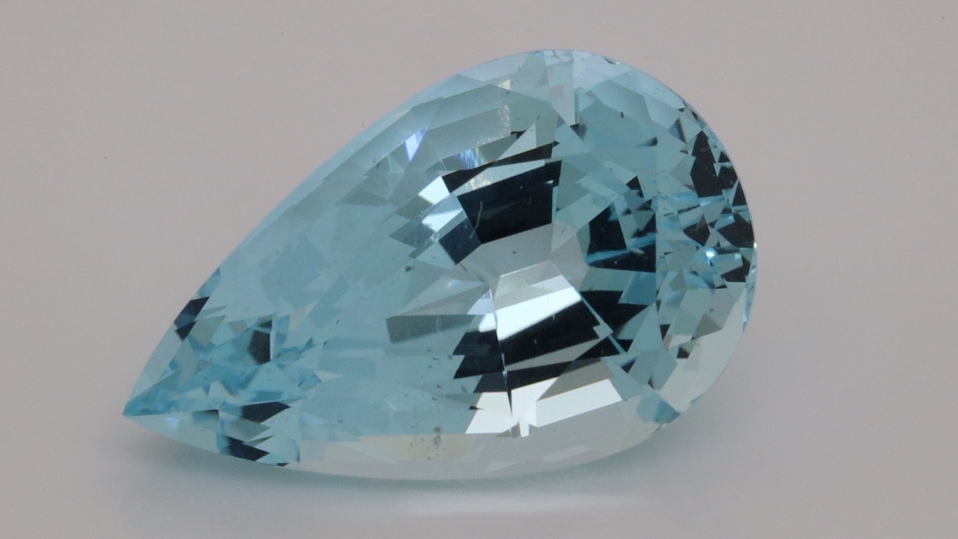 17.57 Carats Medium Blue Aquamarine (AQ098)