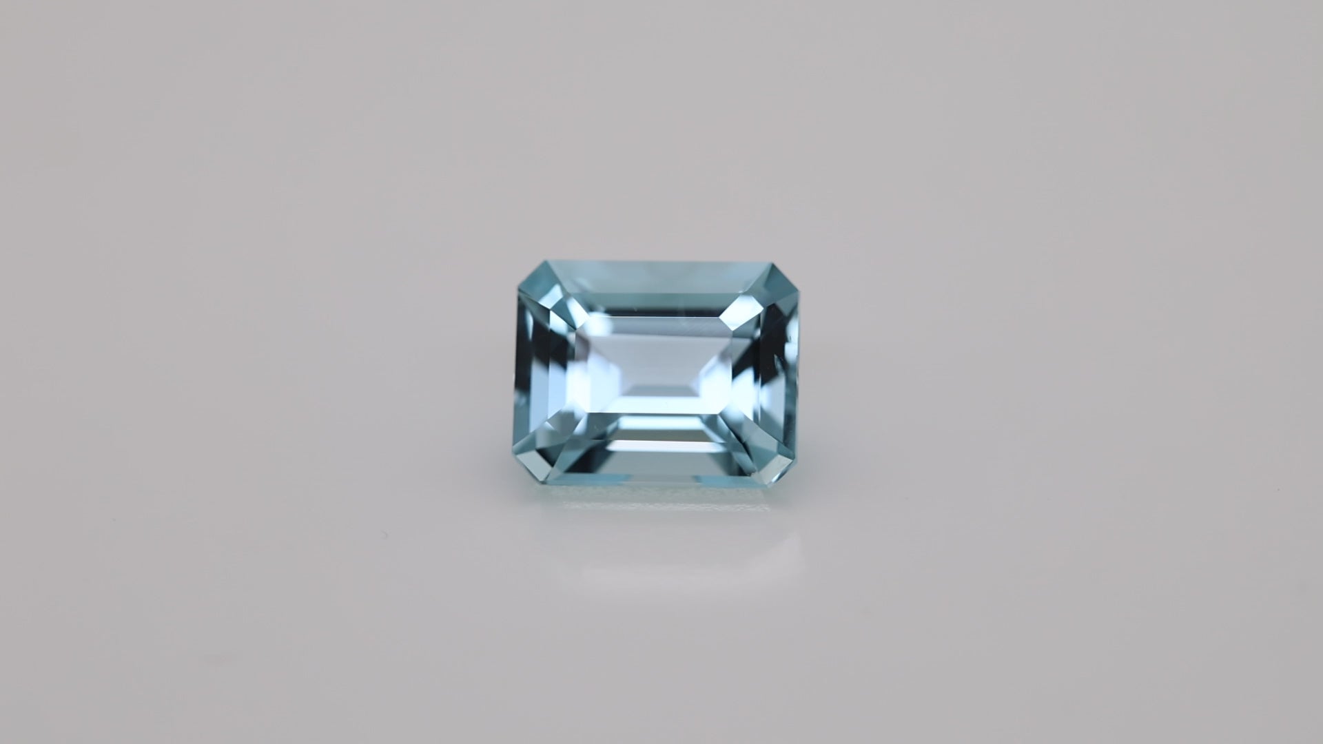 3.76 Carat  Blue Colour Aquamarine  (AQ1881)