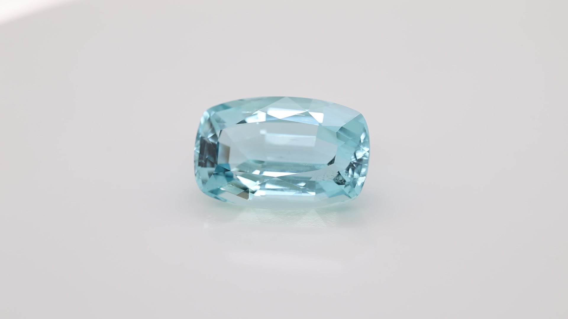 28.70 Carat  Blue Colour Aquamarine  (AQ1149)