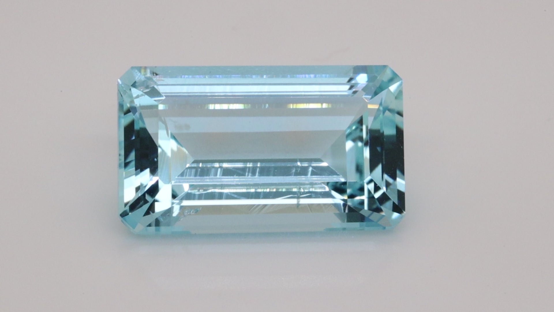 16.94 Carats Medium Blue Aquamarine (AQ028)