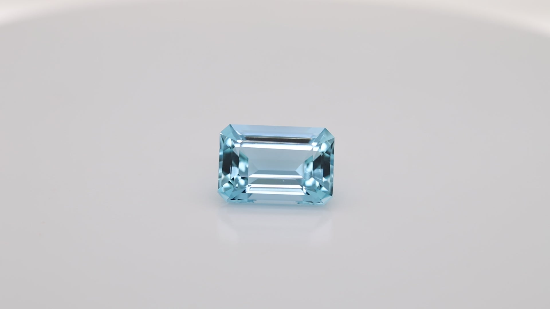 10.24 Blue Colour Aquamarine  (AQ1858)