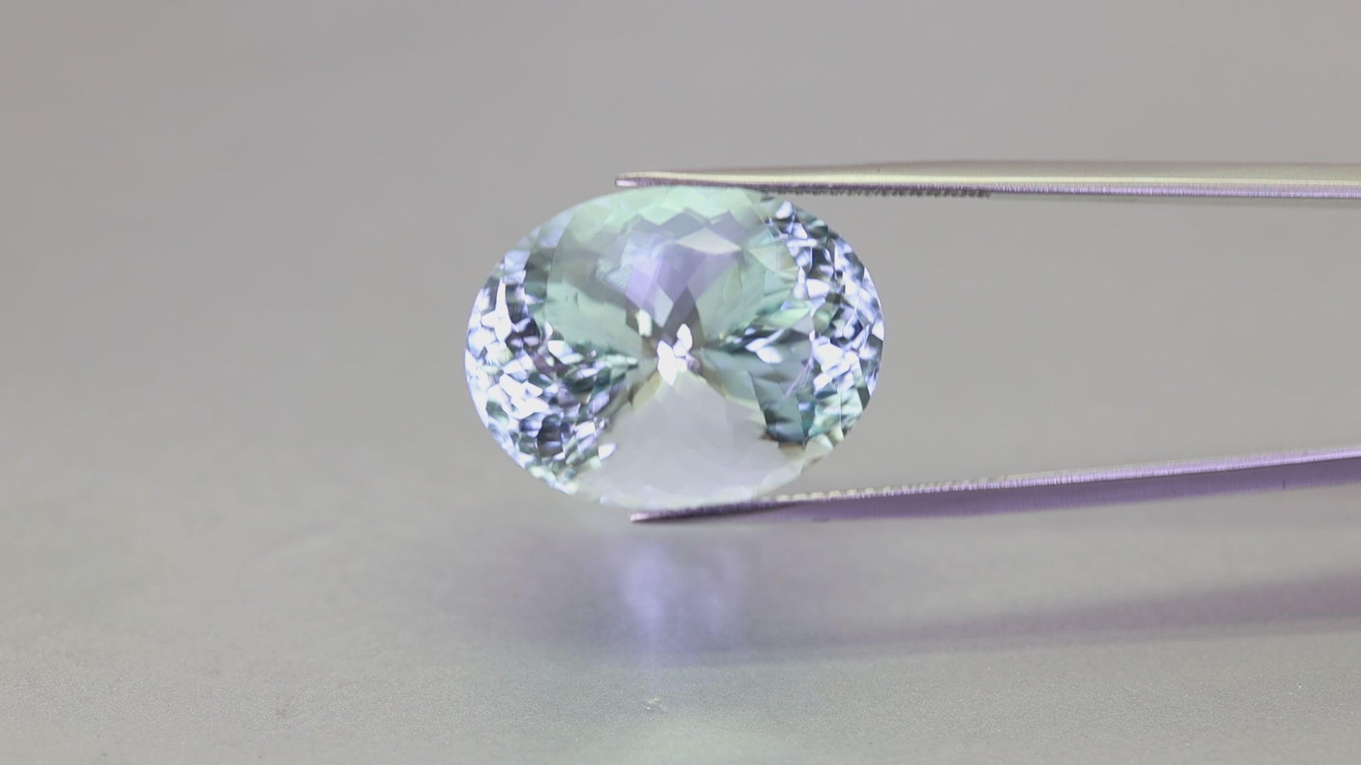 21.98 Carats Medium Blue Aquamarine (AQ286)