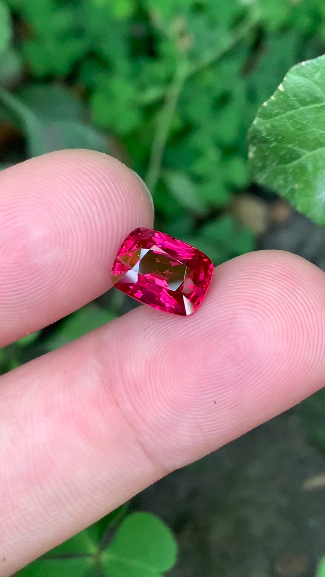 3.48 Carat Vivid Red Color Burma Spinel (SL017)