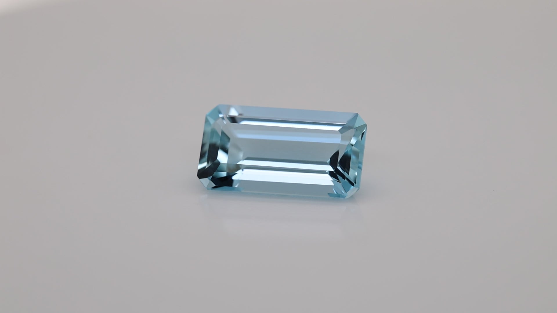 11.65 Carat Artic Blue Colour Aquamarine  (AQ1946)