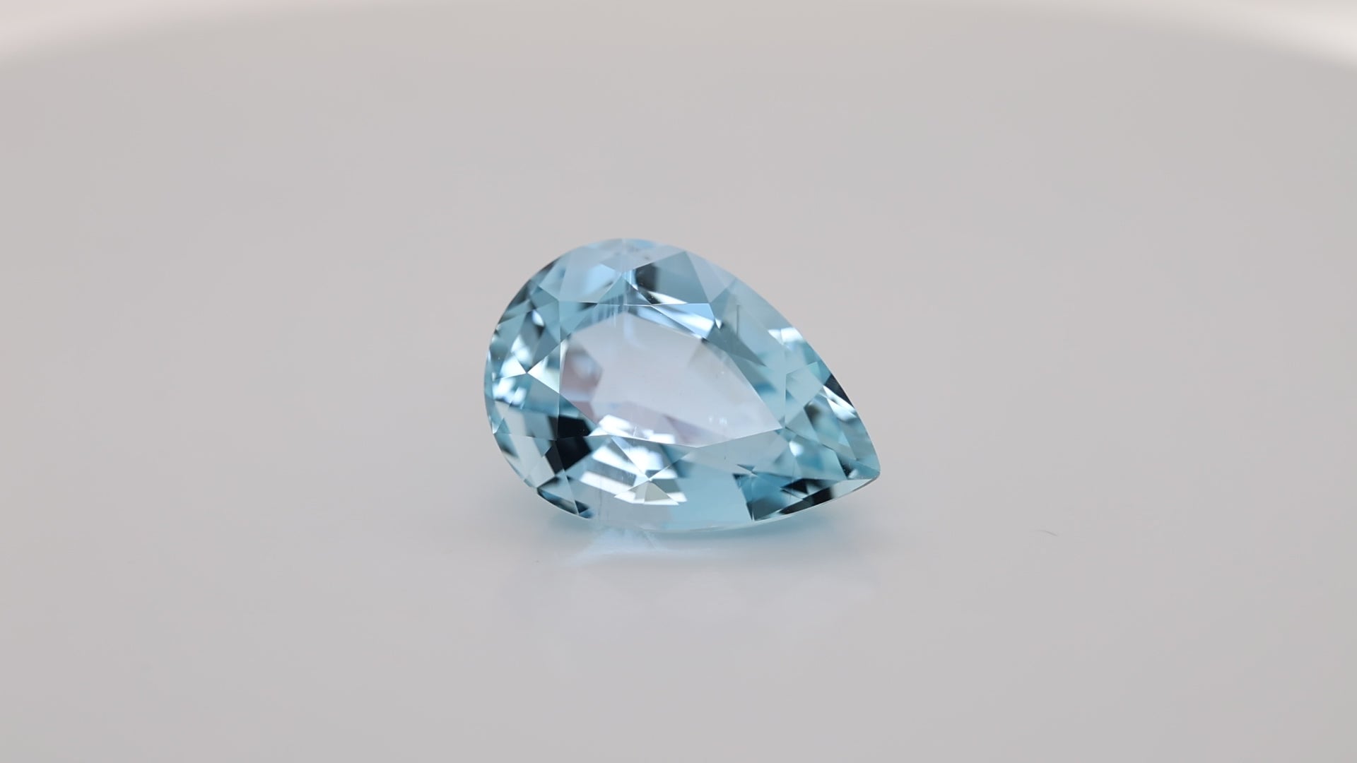 18.40  Carat Blue Colour Aquamarine  (AQ1869)
